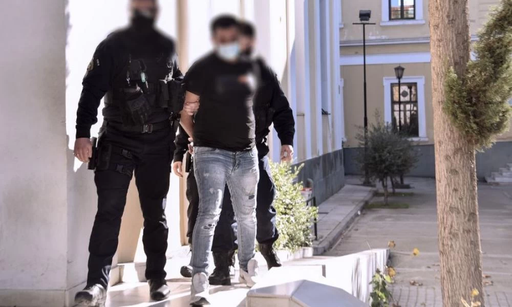 Άγιος Παντελεήμονας: Στα δικαστήρια ο 34χρονος που κρατούσε όμηρο και ξυλοφόρτωσε πρώην σύντροφό του